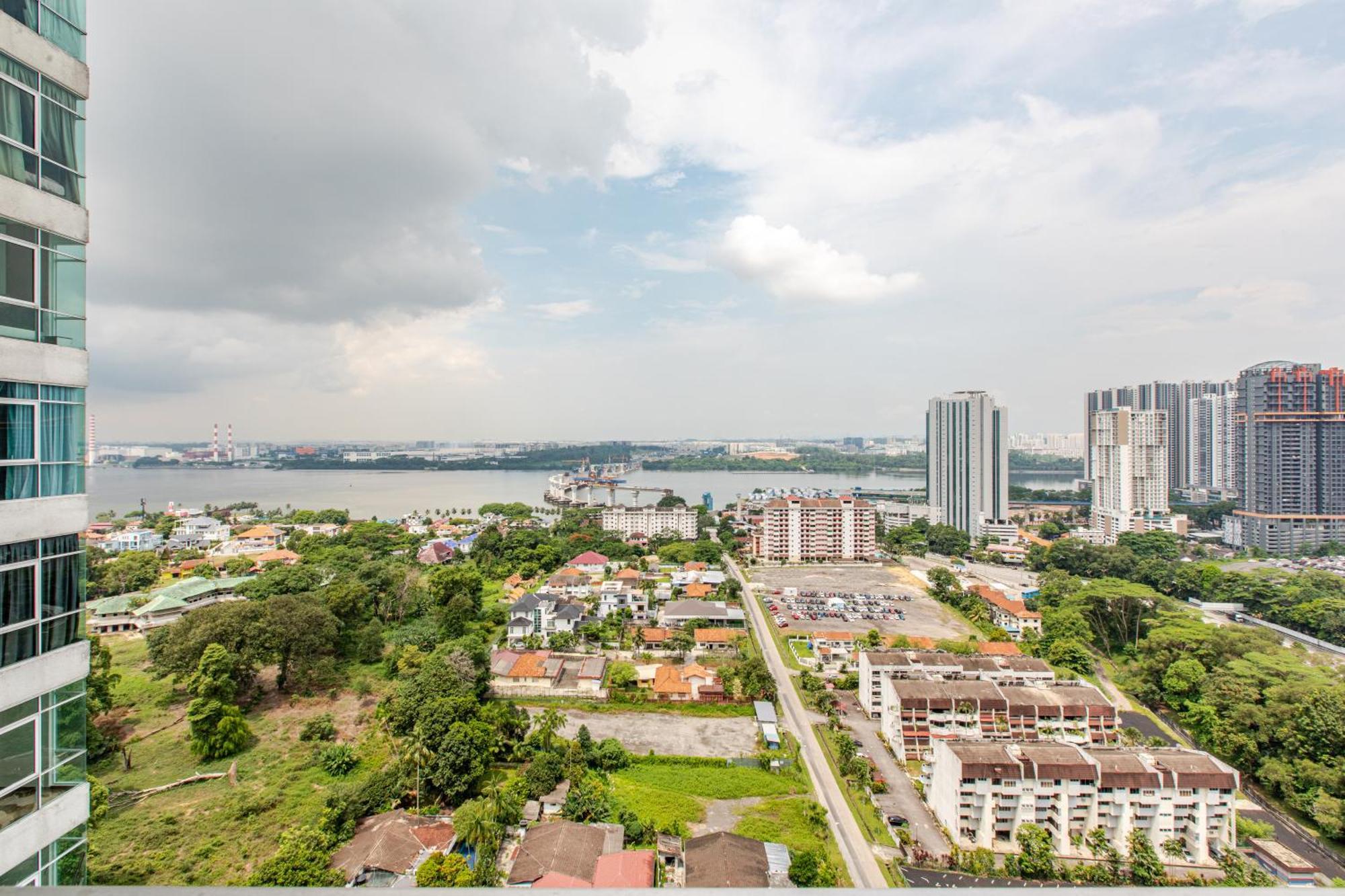 Paragon Suites Studios With Private Jacuzzi Near Ciq Rts 新山 外观 照片