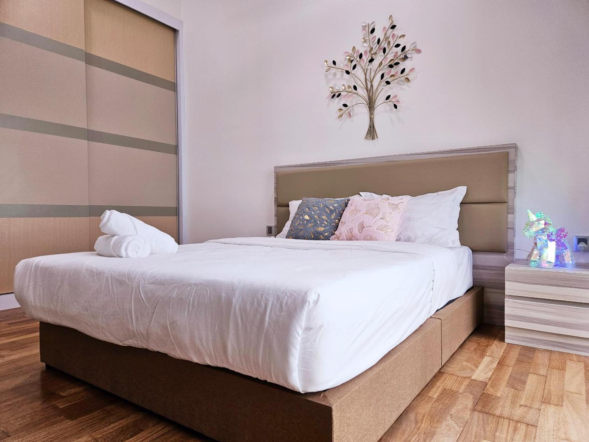 Paragon Suites Studios With Private Jacuzzi Near Ciq Rts 新山 外观 照片